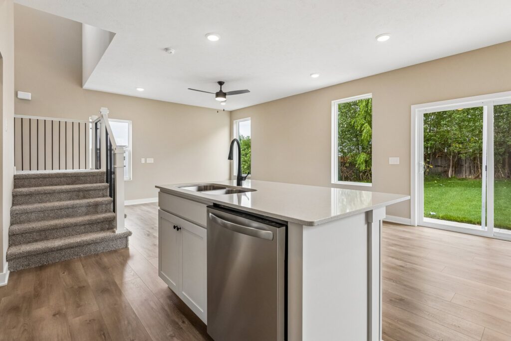 9-web-or-mls-9412 - 7713 N 116th St_009