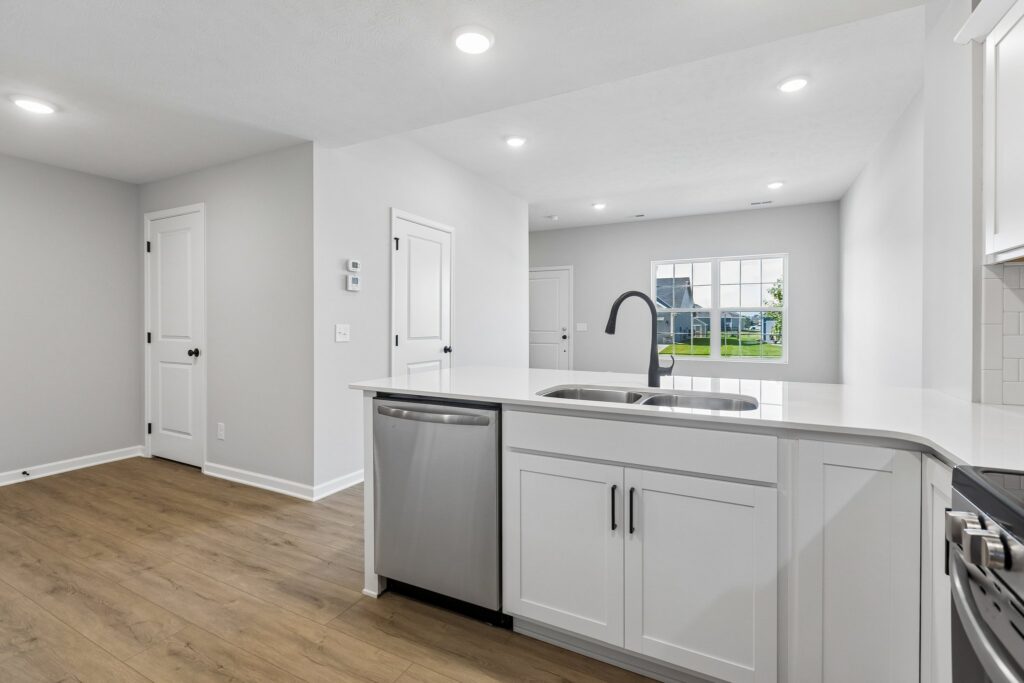 10-web-or-mls-4759 E 21st St_10