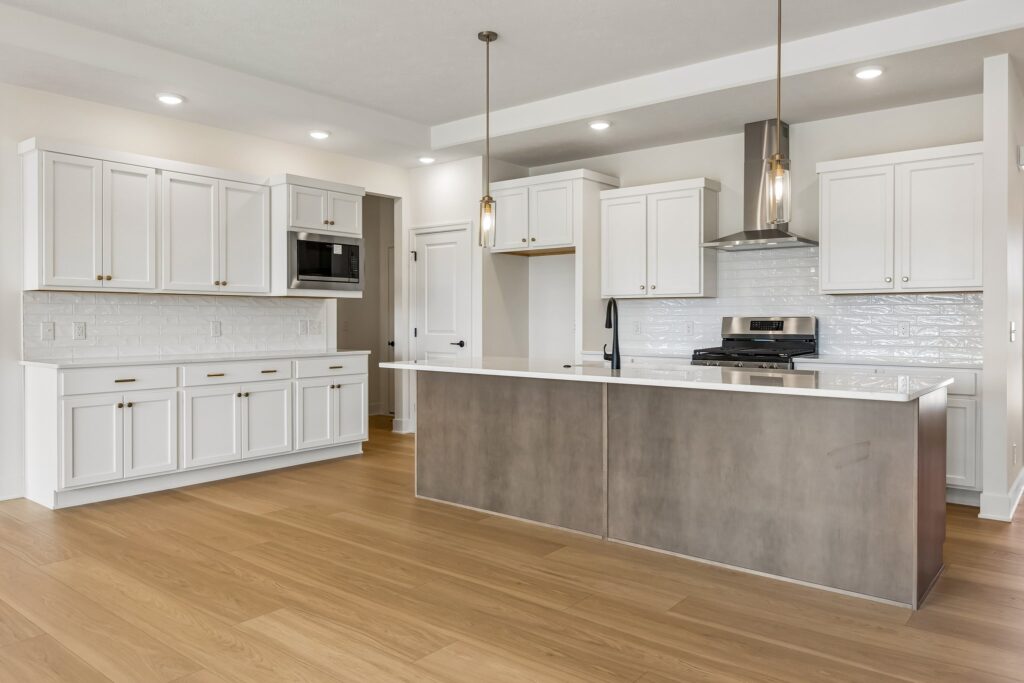 10-web-or-mls-8569 - 8815 Legacy St_010