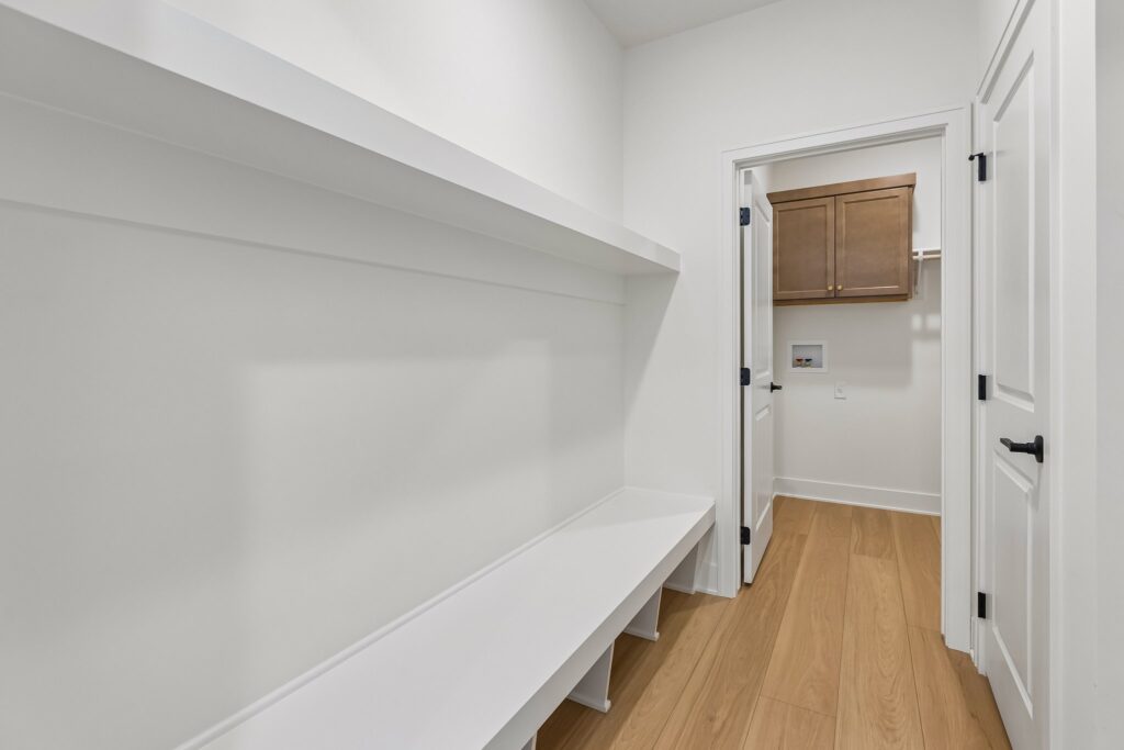 11-web-or-mls-8569 - 8815 Legacy St_011