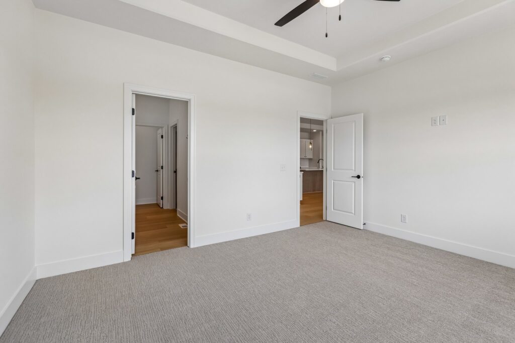 14-web-or-mls-8569 - 8815 Legacy St_014