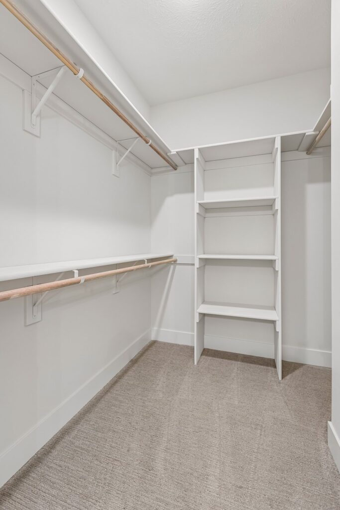 17-web-or-mls-8569 - 8815 Legacy St_017