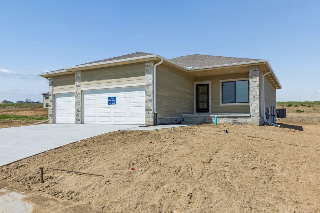 2-web-or-mls-8706 Reed St_002