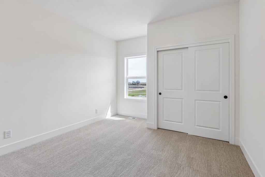 20-web-or-mls-8569 - 8815 Legacy St_020