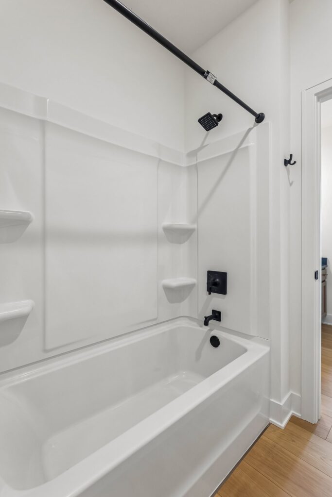 24-web-or-mls-8569 - 8815 Legacy St_024