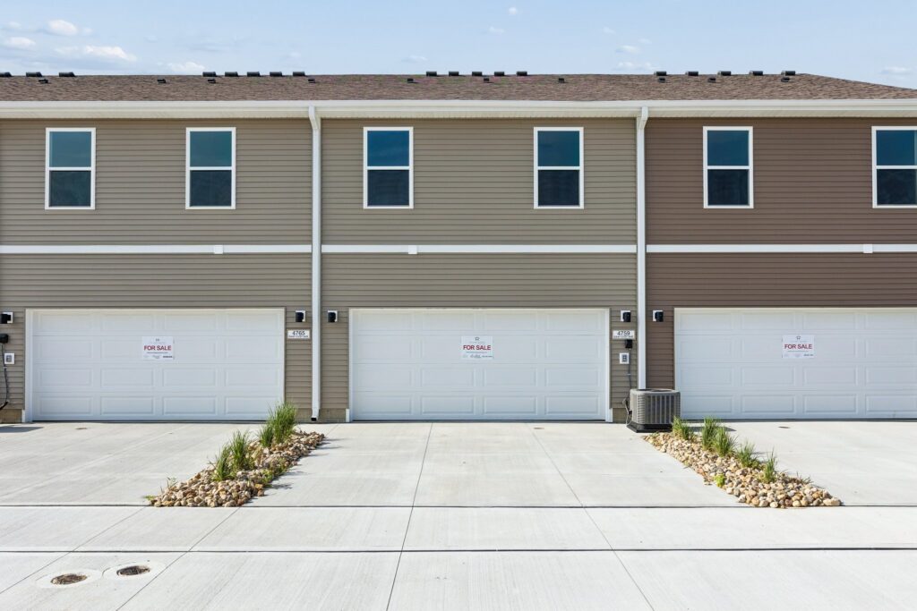 25-web-or-mls-4759 E 21st St_25