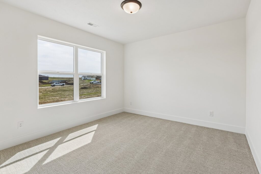 28-web-or-mls-8569 - 8815 Legacy St_028