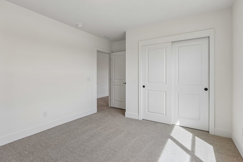 29-web-or-mls-8569 - 8815 Legacy St_029