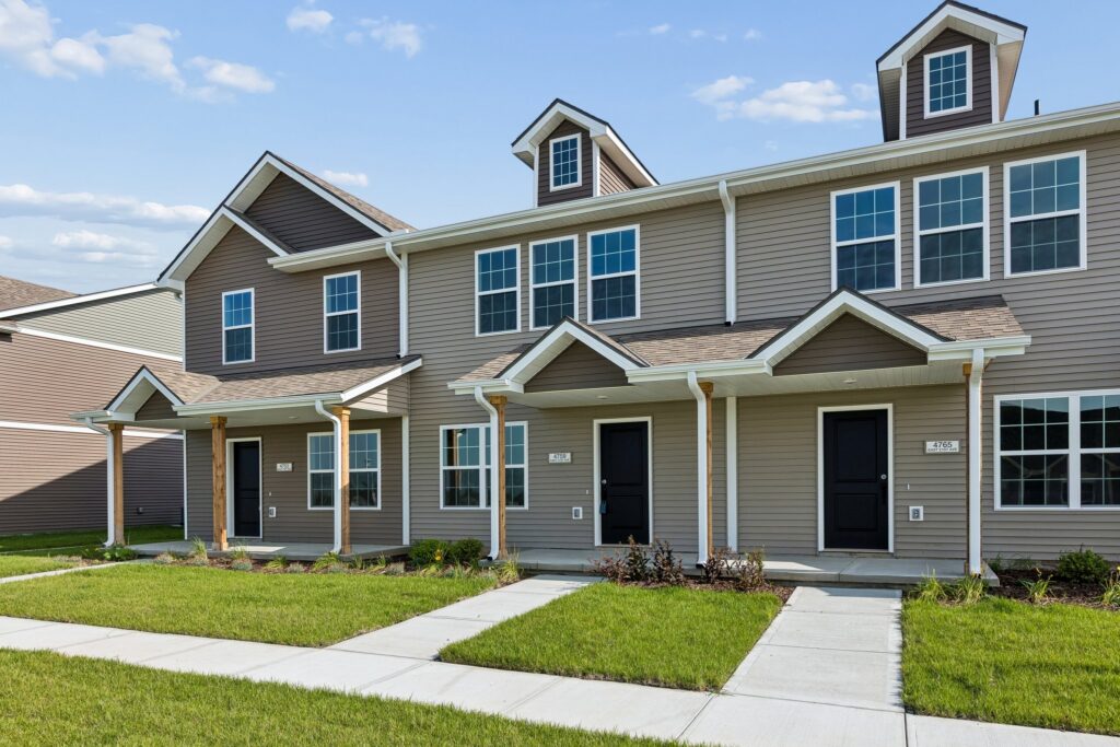 3-web-or-mls-4759 E 21st St_03