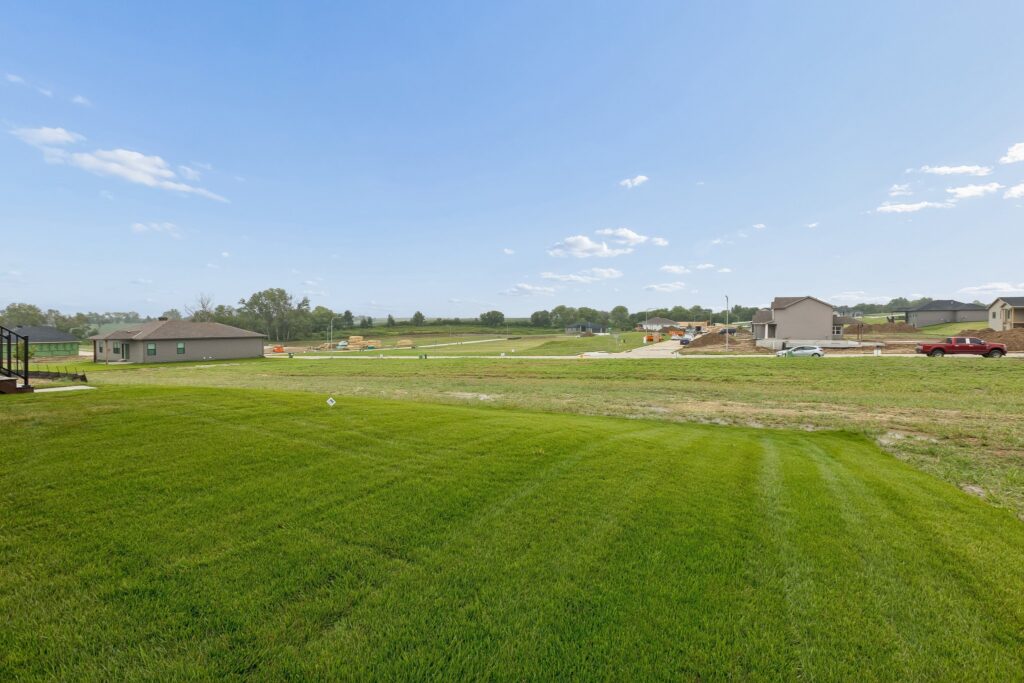 3-web-or-mls-9691 - 8815 Legacy St_003