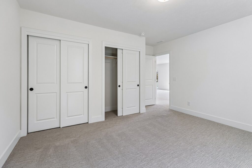 31-web-or-mls-8569 - 8815 Legacy St_031