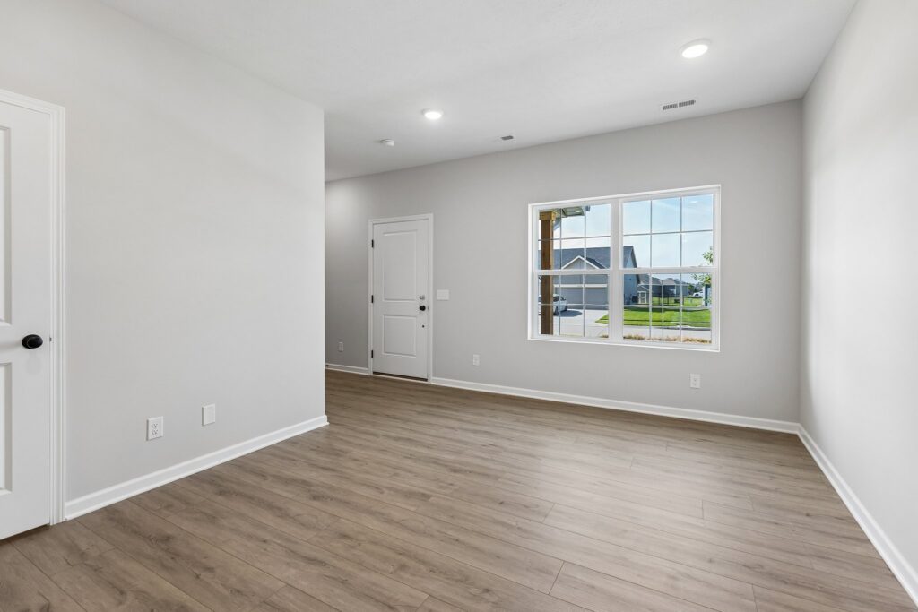 5-web-or-mls-4759 E 21st St_05