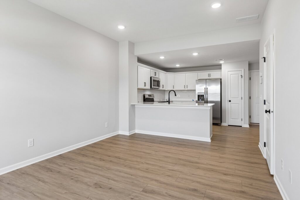 6-web-or-mls-4759 E 21st St_06