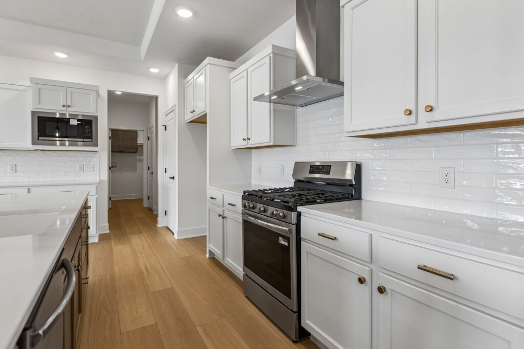 7-web-or-mls-8569 - 8815 Legacy St_007