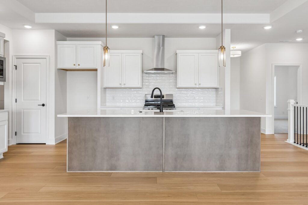 9-web-or-mls-8569 - 8815 Legacy St_009