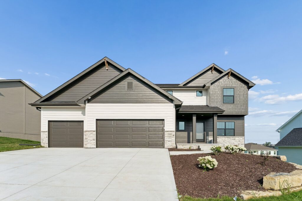 1-web-or-mls-12202 S 111th St_01