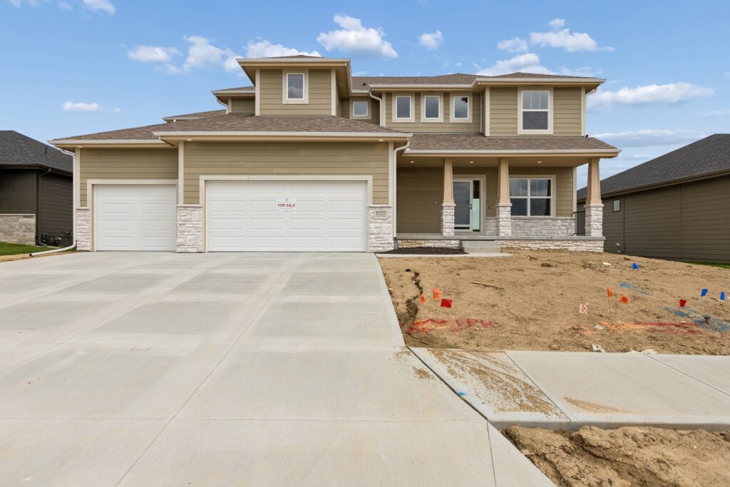 1-web-or-mls-6125 S 215th St_001