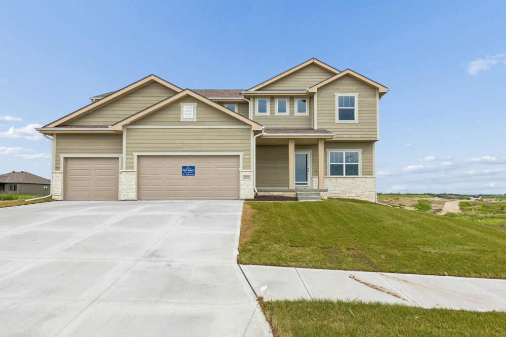 1-web-or-mls-9061 - 20909 Nebraska Ave_001