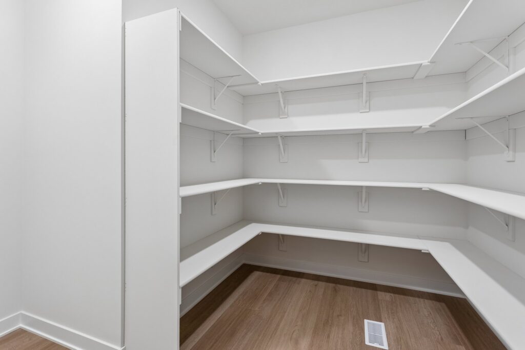 10-web-or-mls-10001 - 6327 N 207th St_010