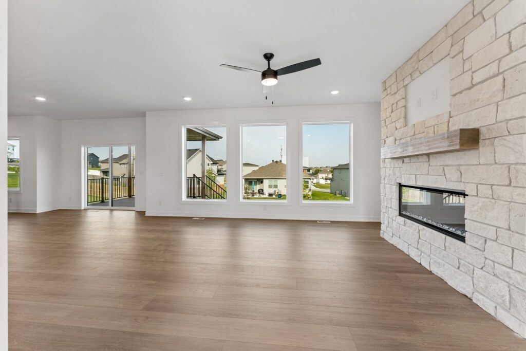 10-web-or-mls-12202 S 111th St_10