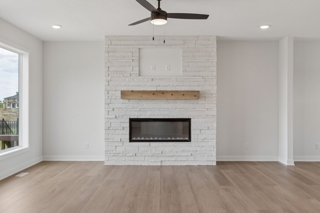 10-web-or-mls-6125 S 215th St_010