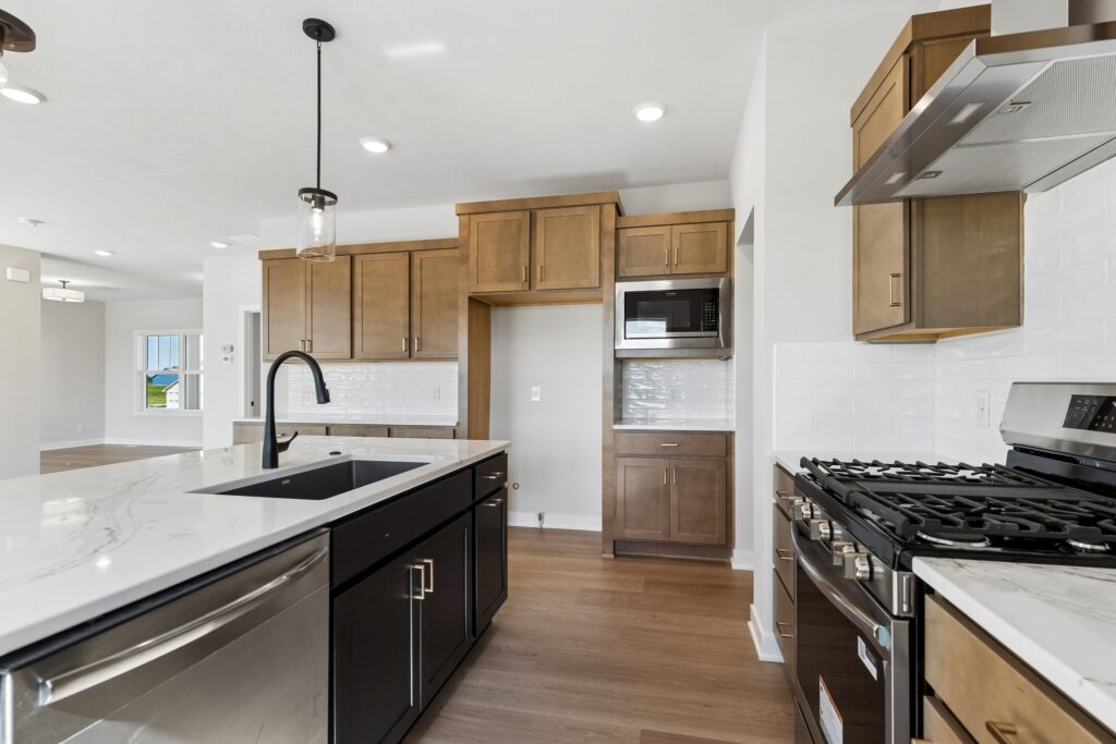 10-web-or-mls-9156 - 12406 S 89th Ave_010