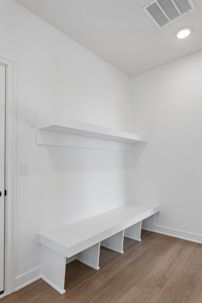 11-web-or-mls-10001 - 6327 N 207th St_011