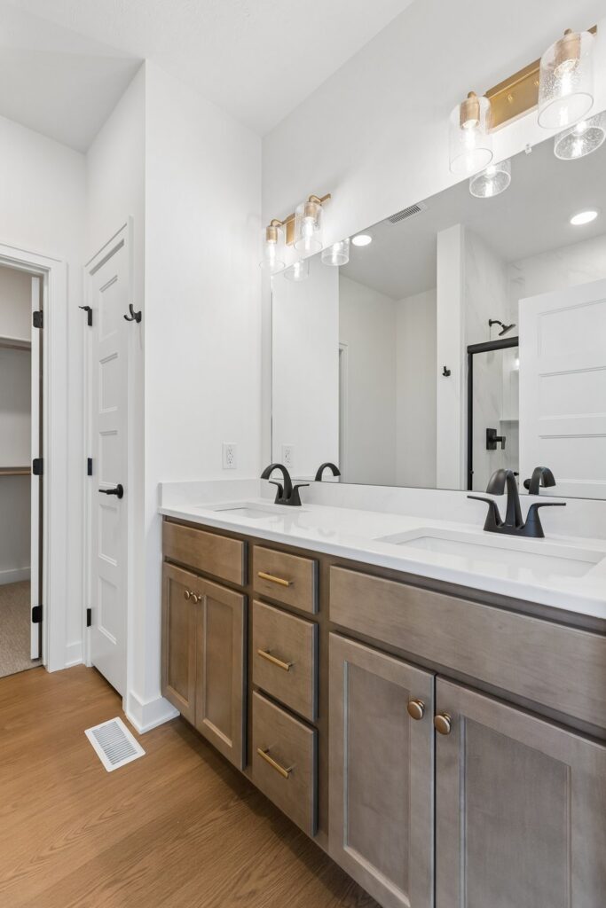 11-web-or-mls-21439 Y St_011