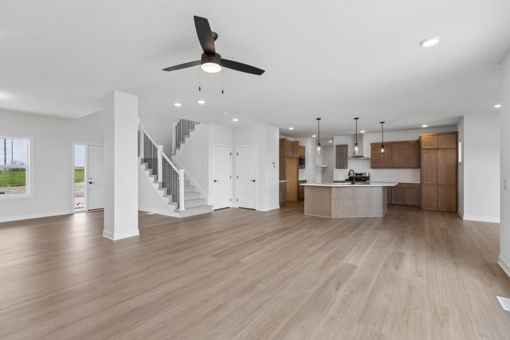 11-web-or-mls-6125 S 215th St_011