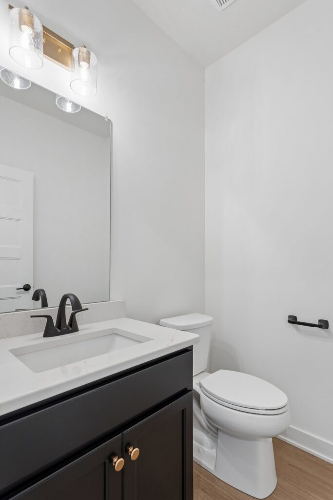 12-web-or-mls-10001 - 6327 N 207th St_012