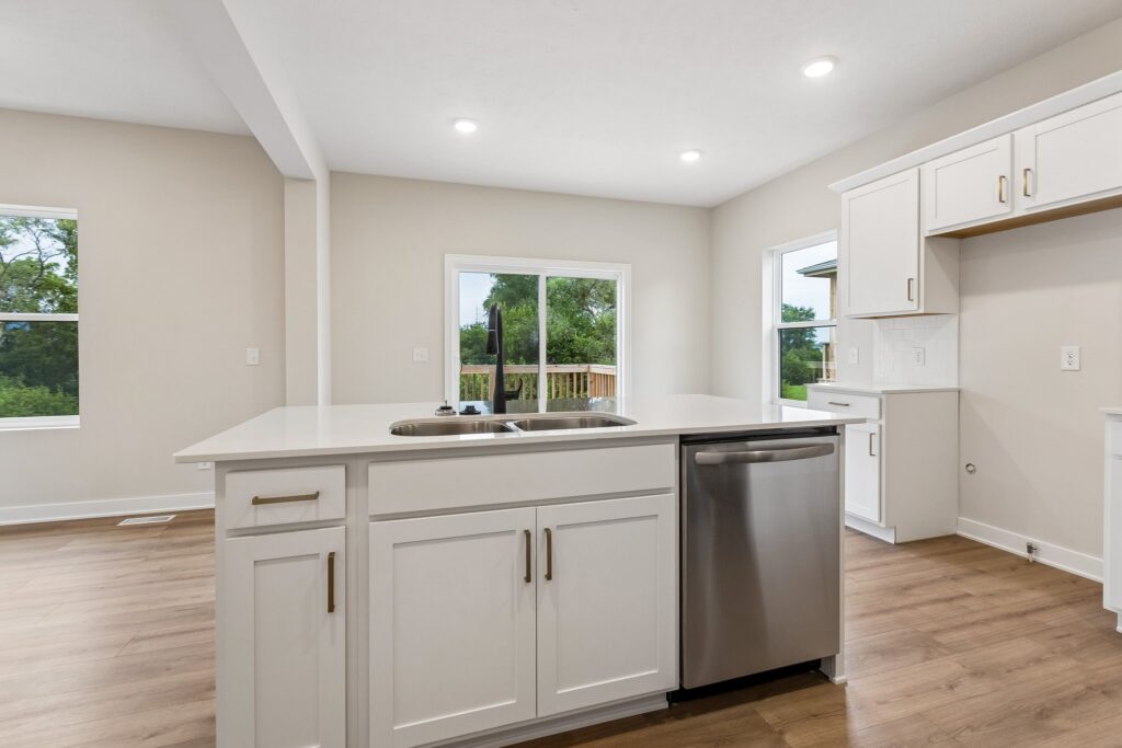 12-web-or-mls-11302 Portage Dr_012