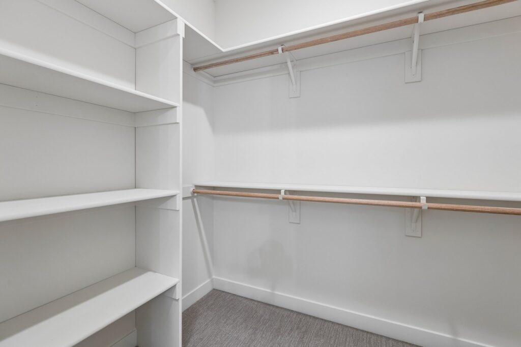12-web-or-mls-21439 Y St_012