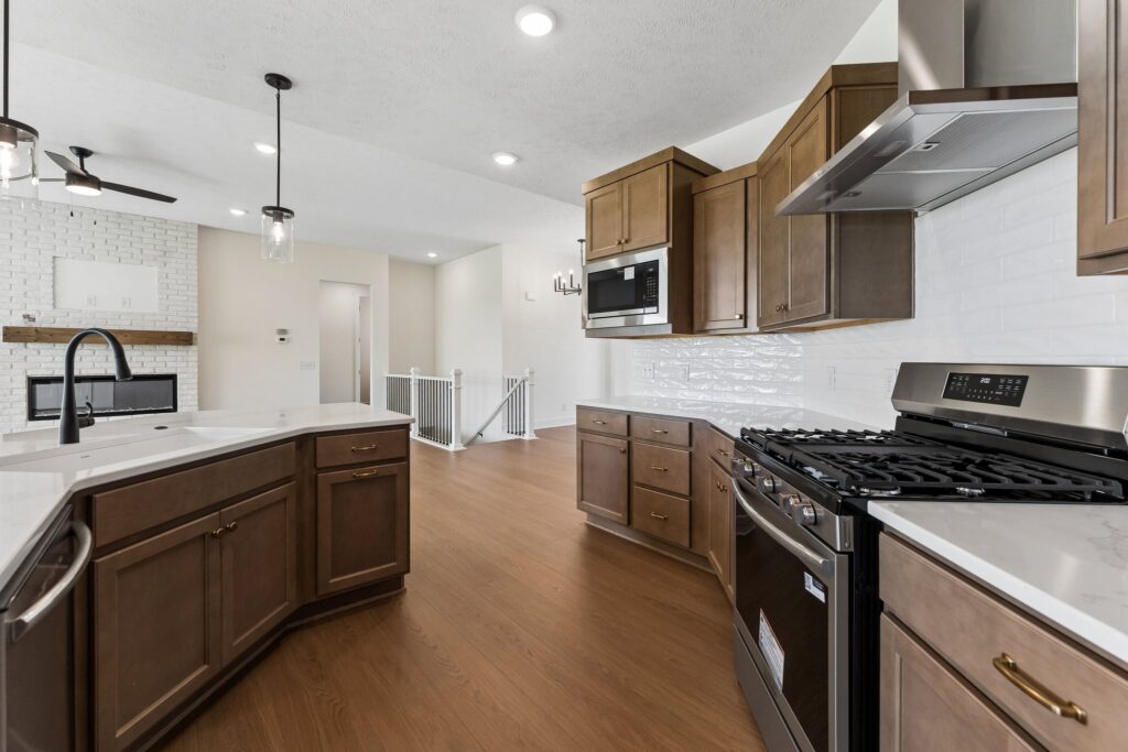 12-web-or-mls-6207 N 209th St_012