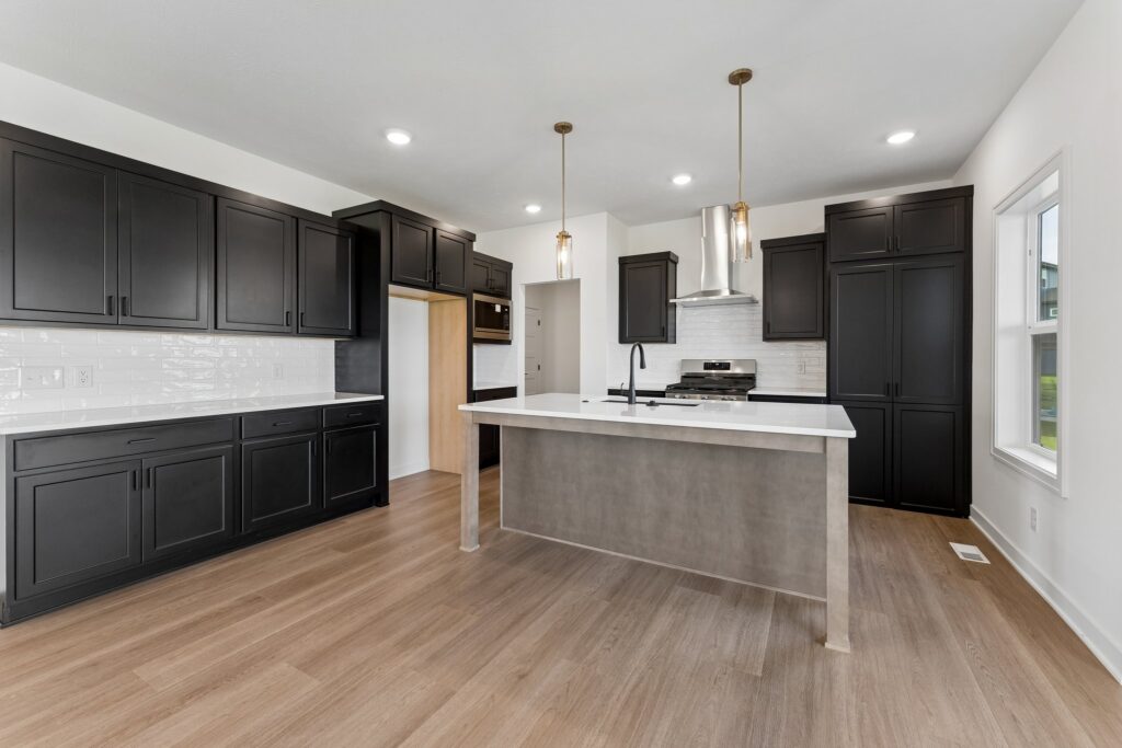13-web-or-mls-12202 S 111th St_13