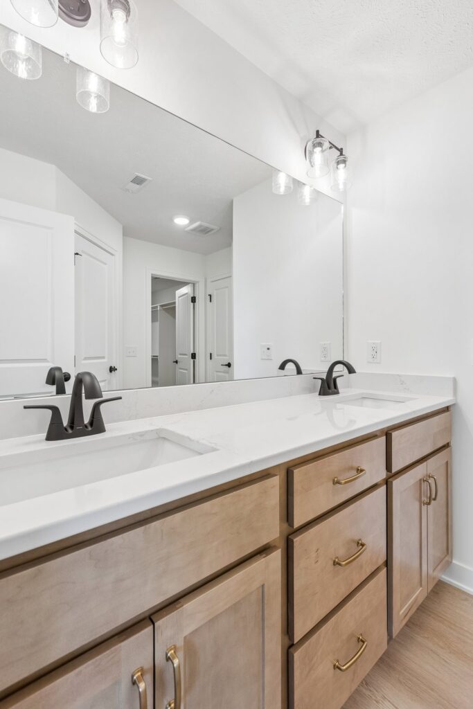 13-web-or-mls-21433 Y St_013