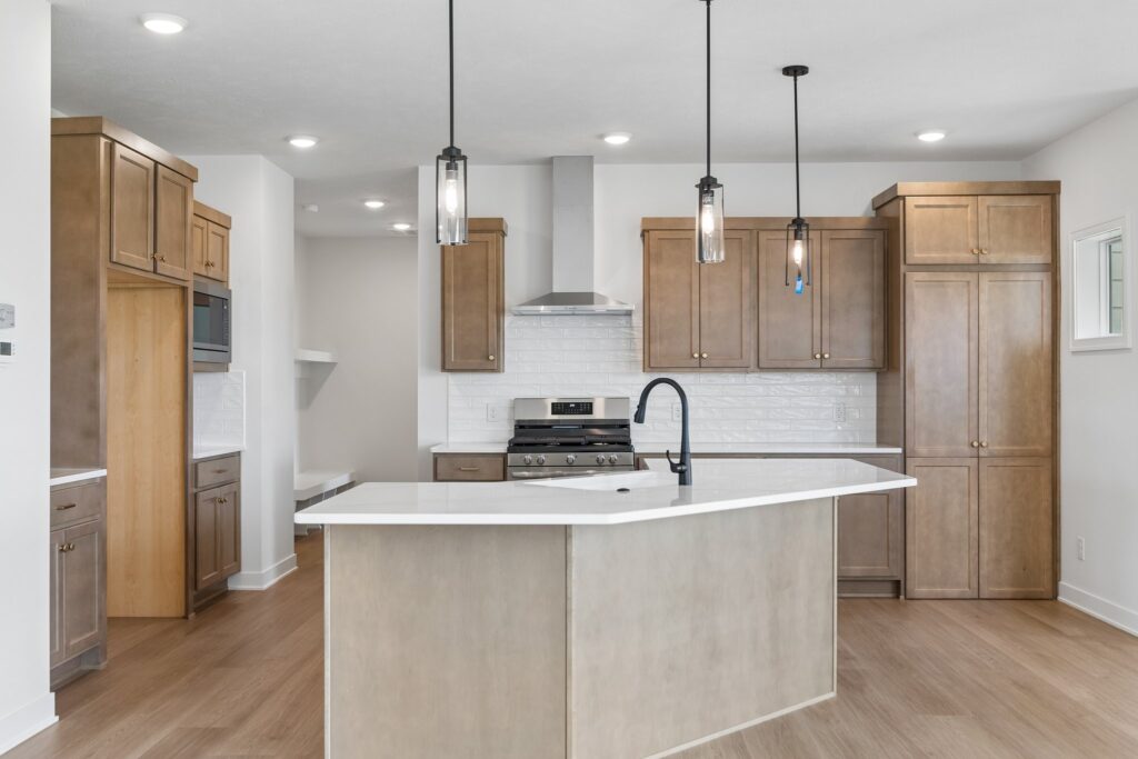 13-web-or-mls-6125 S 215th St_013