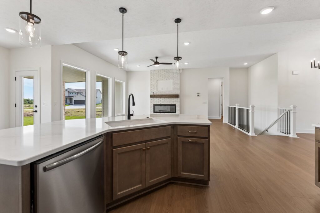 13-web-or-mls-6207 N 209th St_013