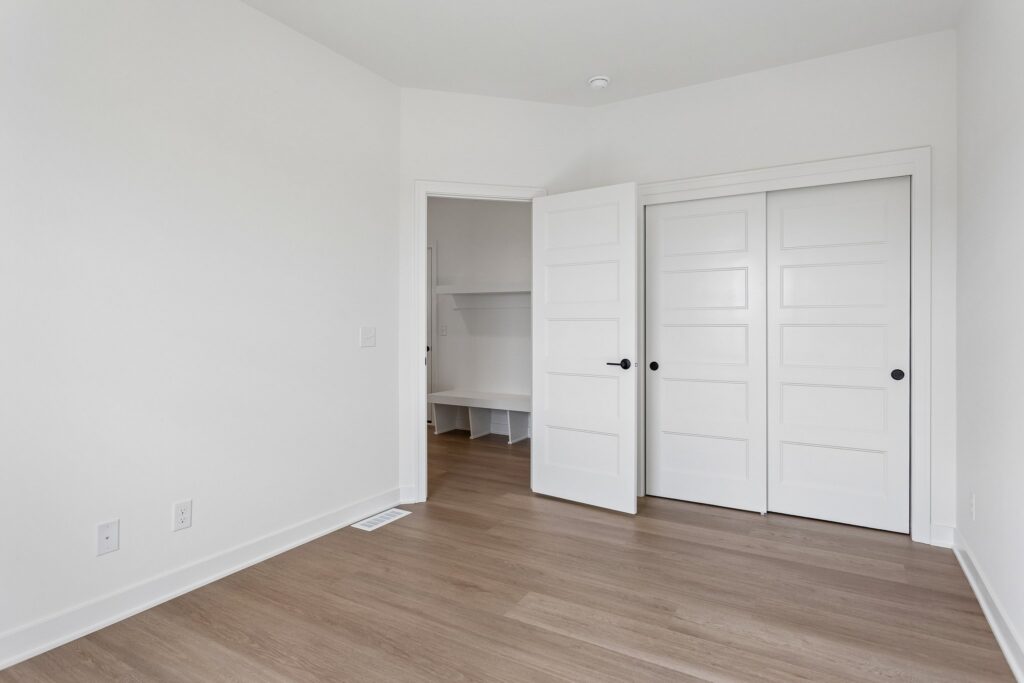 14-web-or-mls-10001 - 6327 N 207th St_014
