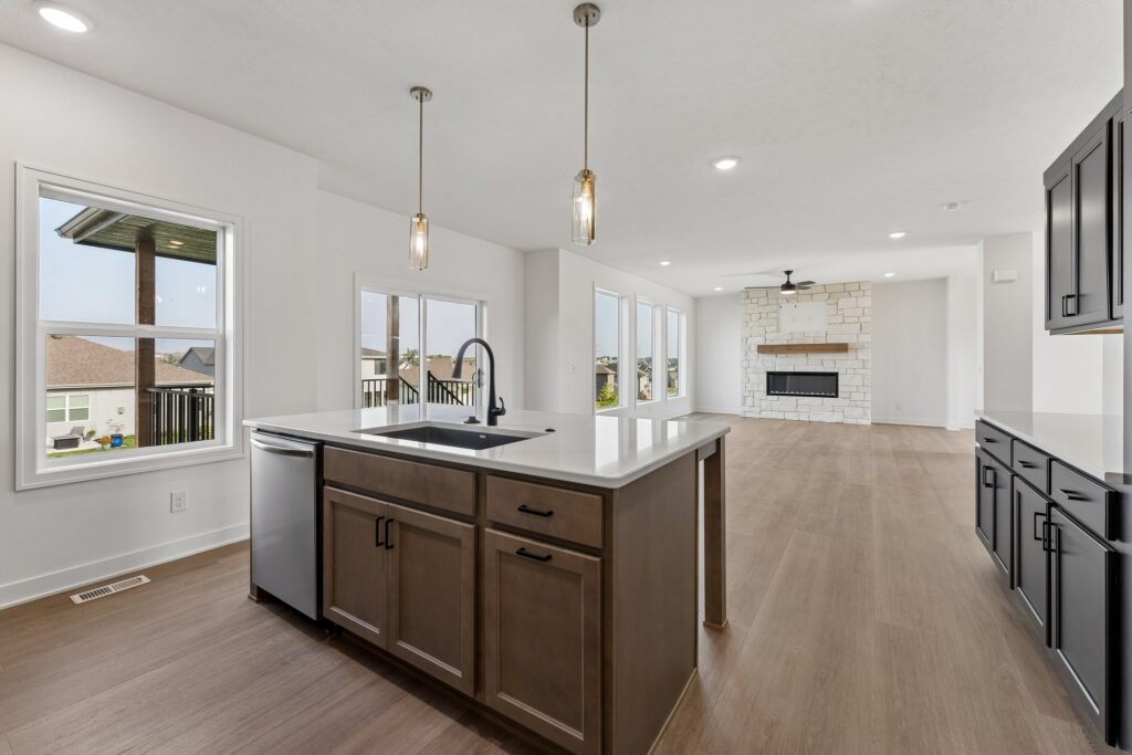 14-web-or-mls-12202 S 111th St_14