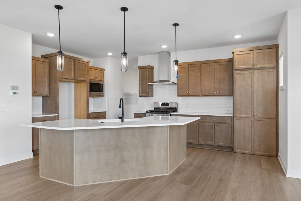 14-web-or-mls-6125 S 215th St_014