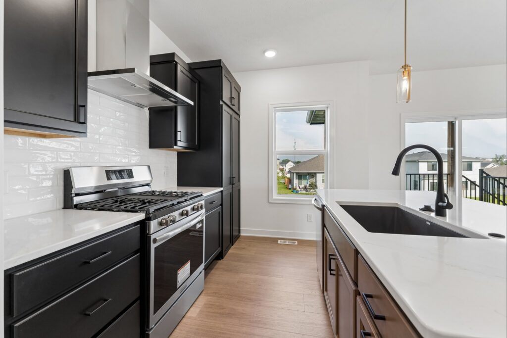 15-web-or-mls-12202 S 111th St_15