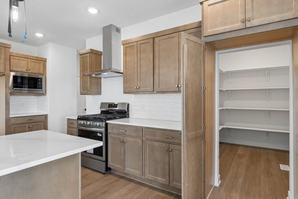 15-web-or-mls-6125 S 215th St_015