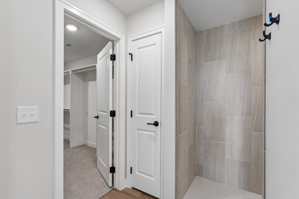 15-web-or-mls-9156 - 12406 S 89th Ave_015