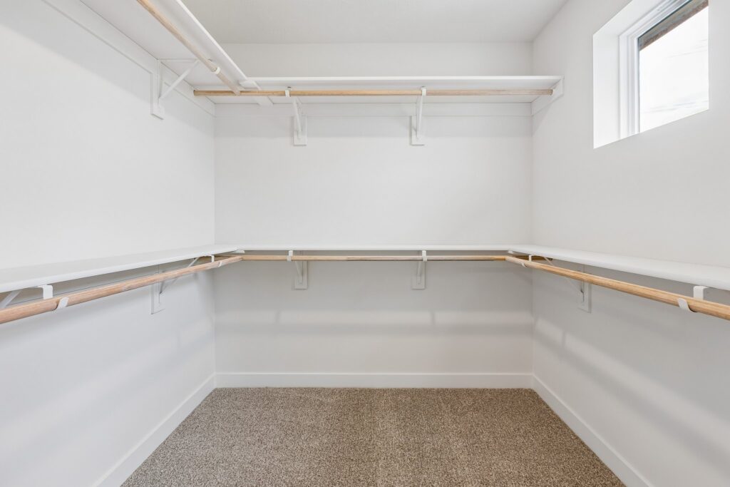 16-web-or-mls-11302 Portage Dr_016