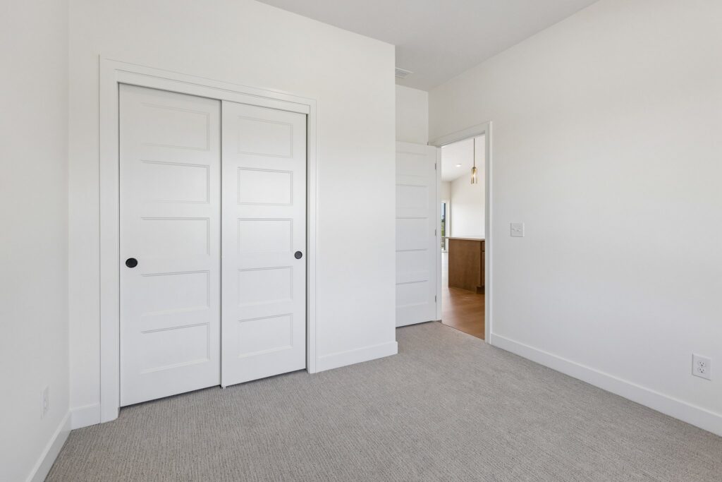 16-web-or-mls-21439 Y St_016