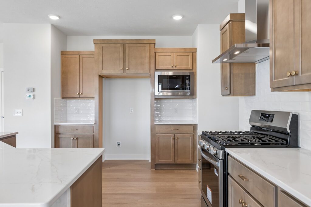 16-web-or-mls-6125 S 215th St_016
