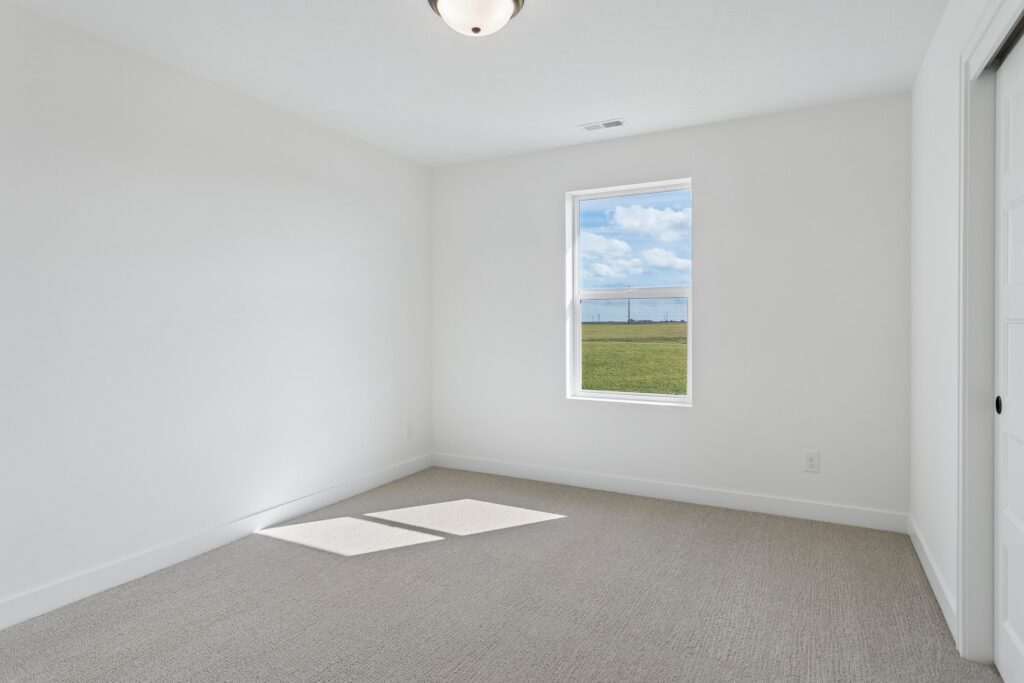 17-web-or-mls-10001 - 6327 N 207th St_017