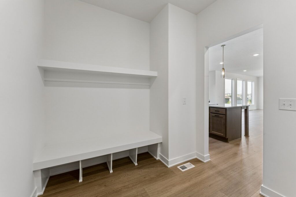 17-web-or-mls-12202 S 111th St_17