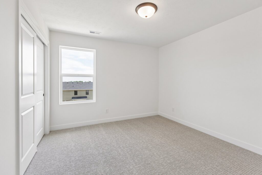 17-web-or-mls-21433 Y St_017