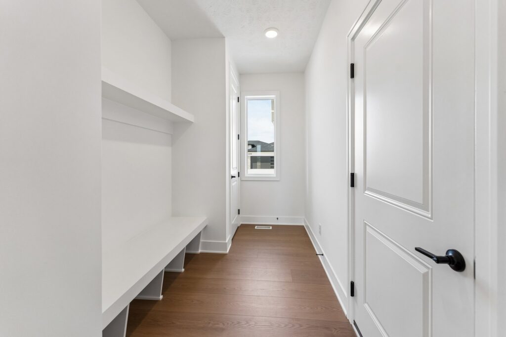 17-web-or-mls-6207 N 209th St_017